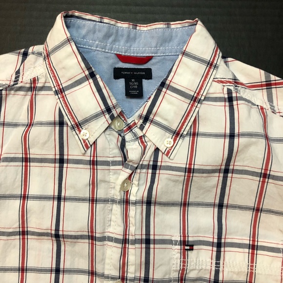 *SOLD* Tommy Hilfiger Boy’s Button Up Shirt - Picture 2 of 3